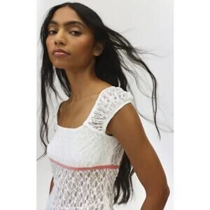 Urban Outfitters Kimchi Blue Penelope Lace Keyhole‎ Back Top Size L NWOT